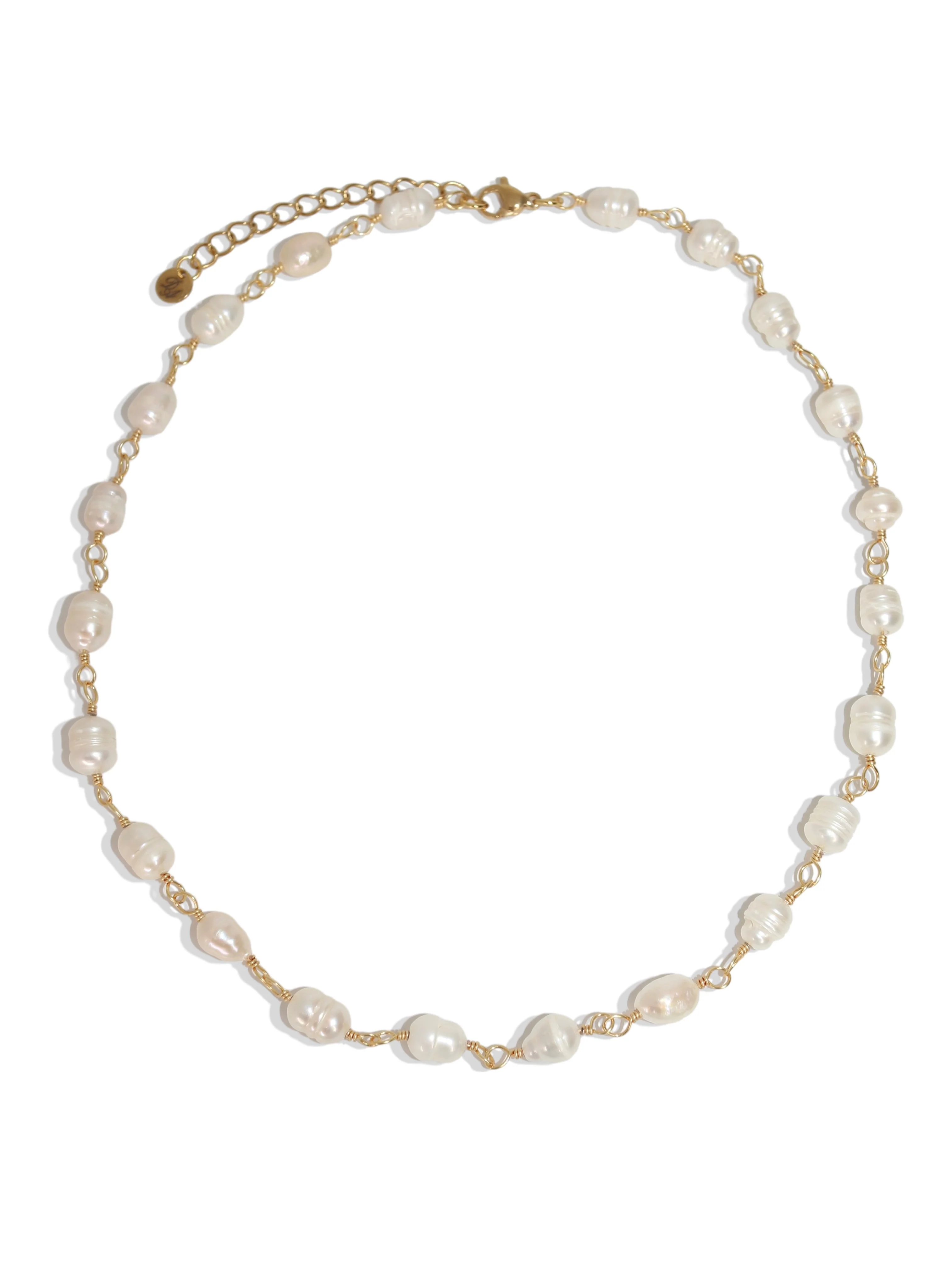 Elegant Simplicity: Faux Pearl Necklace